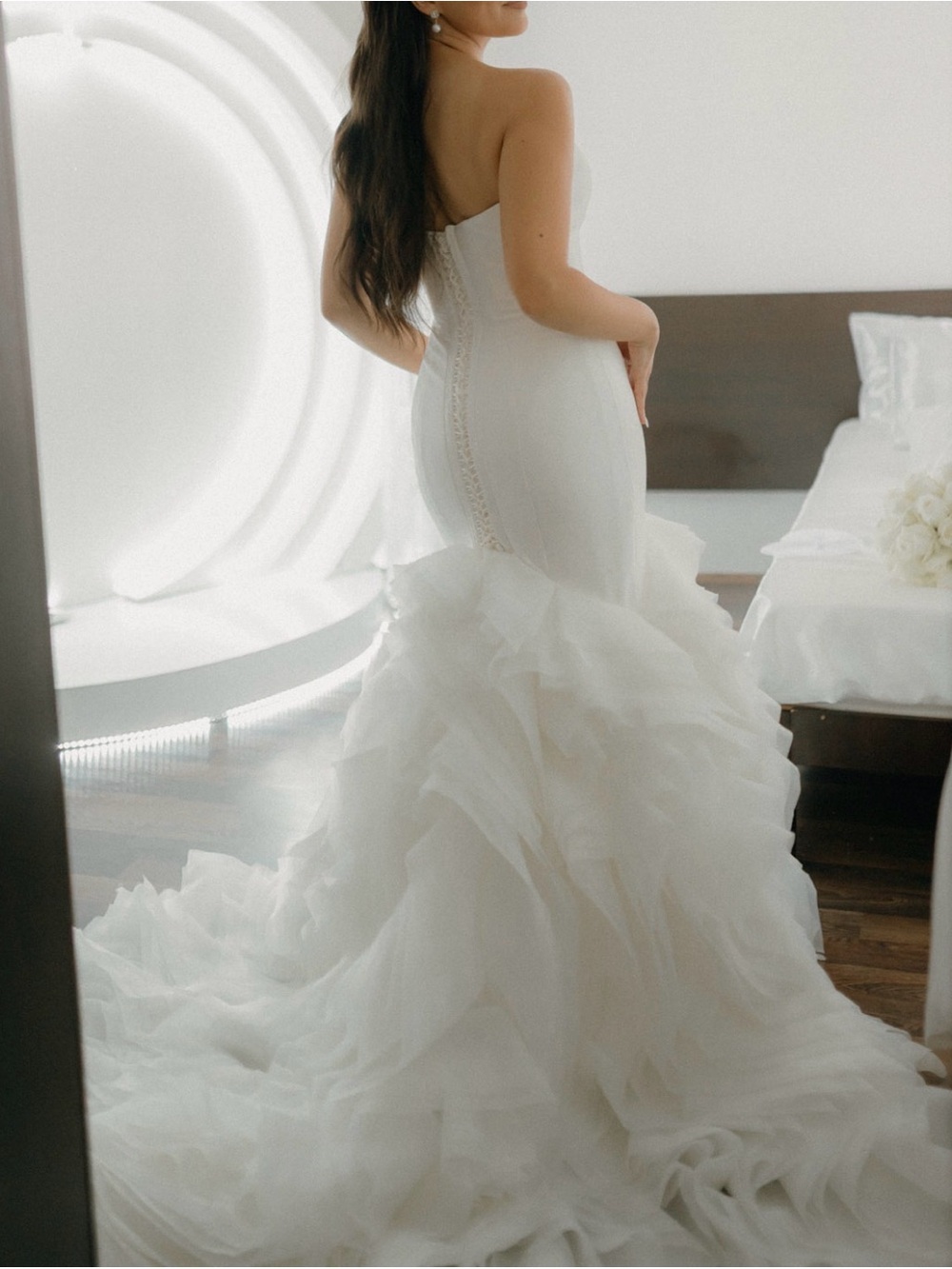 Elegant Strapless Mermaid Wedding Gown in Ivory